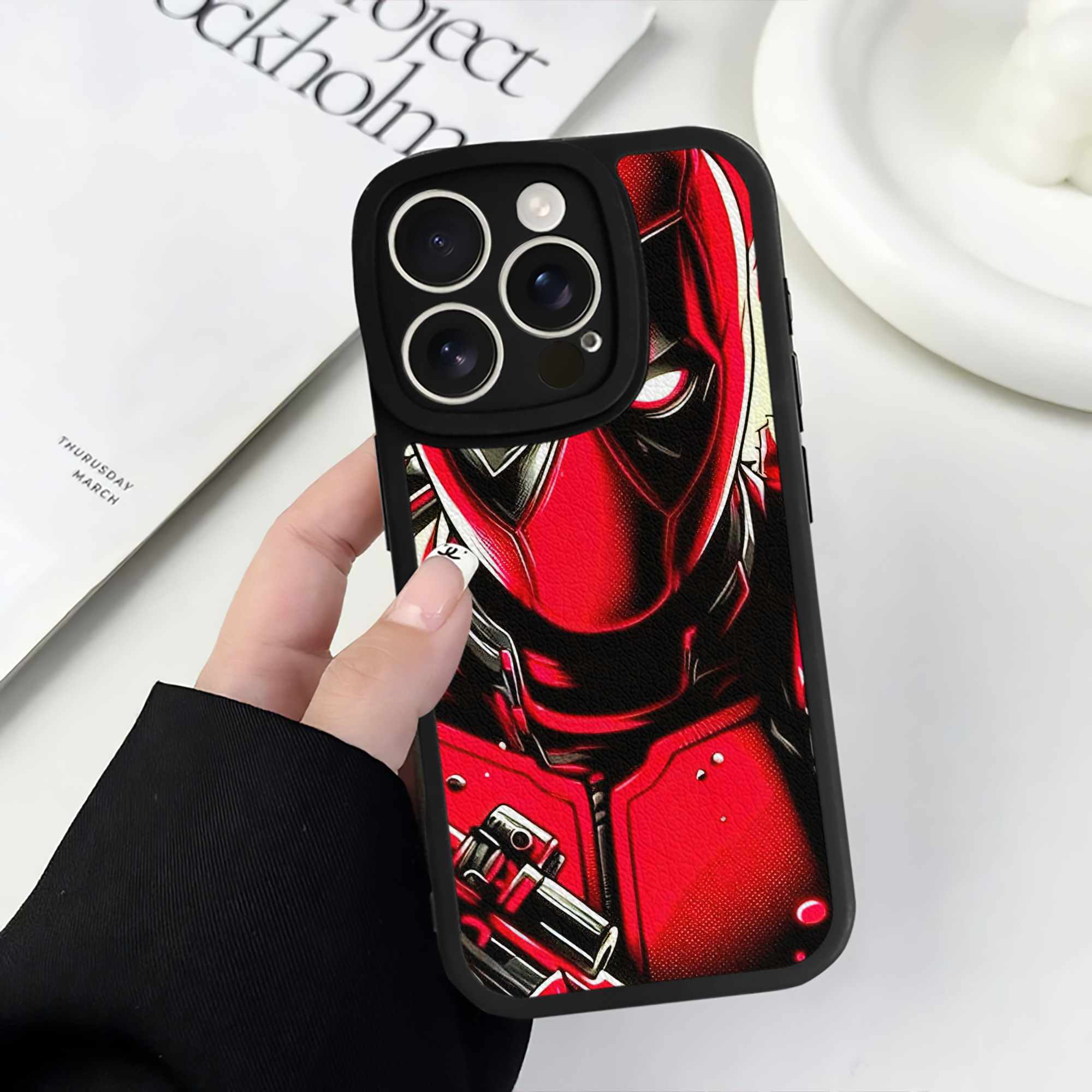 （画像用） Deadpool デッドプール 【iPhone 16シリーズ対応】シリコンスマホケース（レザー調） 材質：シリコン